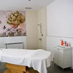 For 6 In Flora Main Building - Prime Location! Appartamento