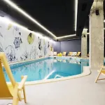 For 6 In Flora Main Building - Prime Location! Appartamento *