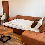 For 6 In Flora Main Building - Prime Location! Appartamento
