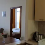 For 6 In Flora Main Building - Prime Location! Appartamento *