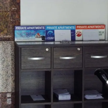 דירה For 6 In Flora Main Building - Prime Location!