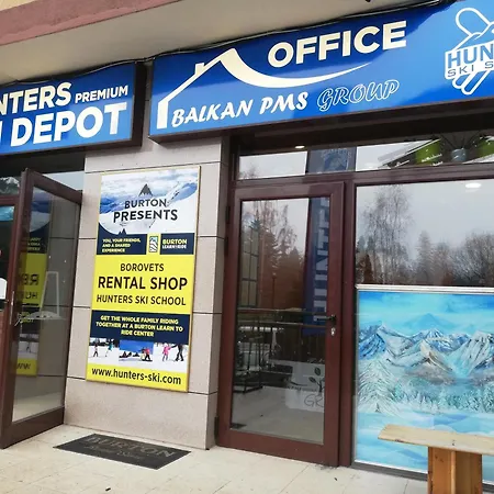 For 6 In Flora Main Building - Prime Location! *