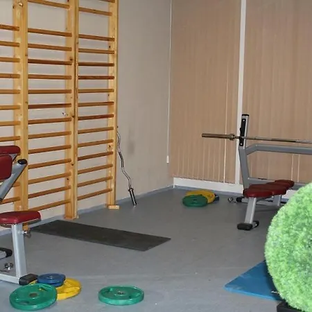דירה For 6 In Flora Main Building - Prime Location! *