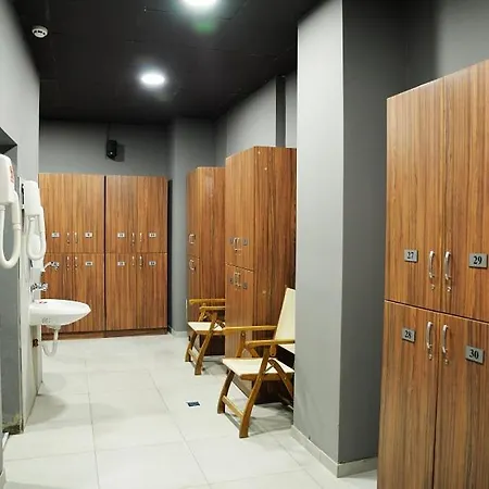 דירה For 6 In Flora Main Building - Prime Location! בורובץ