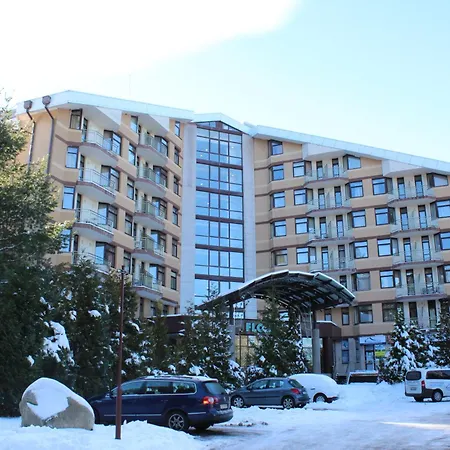 For 6 In Flora Main Building - Prime Location! *