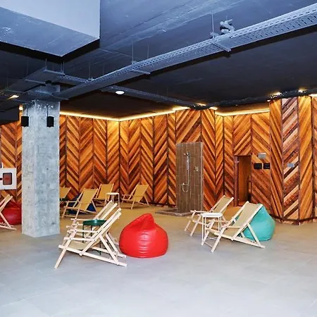For 6 In Flora Main Building - Prime Location! * בורובץ
