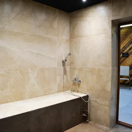 For 6 In Flora Main Building - Prime Location! Апартаменты Боровец