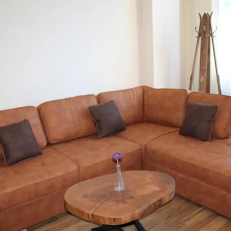 For 6 In Flora Main Building - Prime Location!