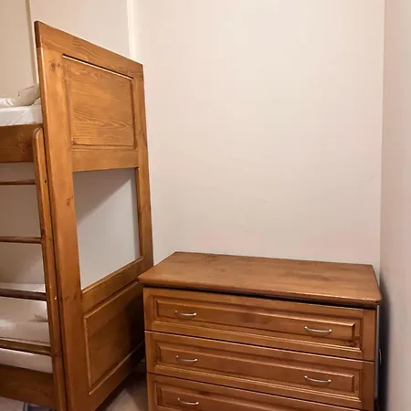 דירה For 6 In Flora Main Building - Prime Location! *