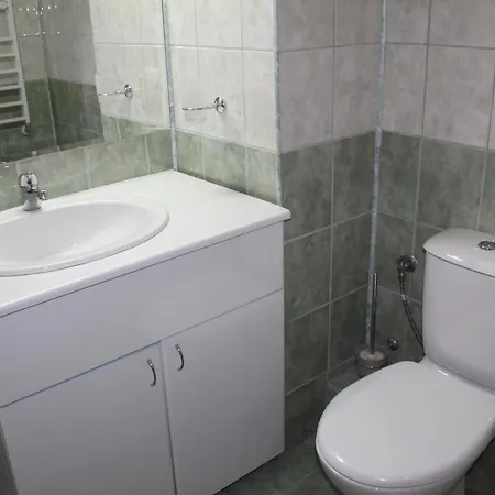 For 6 In Flora Main Building - Prime Location! Apartament *