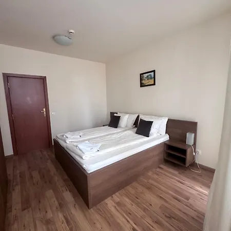 For 6 In Flora Main Building - Prime Location!