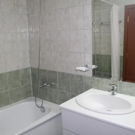 דירה For 6 In Flora Main Building - Prime Location! *
