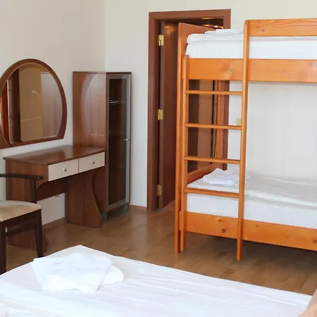 For 6 In Flora Main Building - Prime Location! *