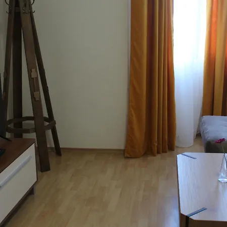For 6 In Flora Main Building - Prime Location! Боровец