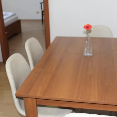 For 6 In Flora Main Building - Prime Location! Апартаменты *