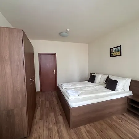 For 6 In Flora Main Building - Prime Location! *