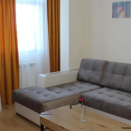 For 6 In Flora Main Building - Prime Location! Боровец