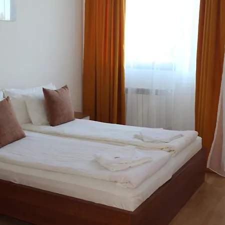 For 6 In Flora Main Building - Prime Location! דירה