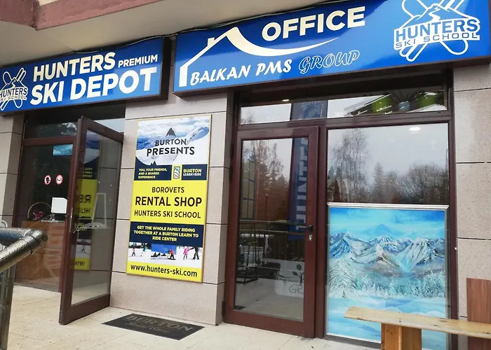 For 6 In Flora Main Building - Prime Location! *