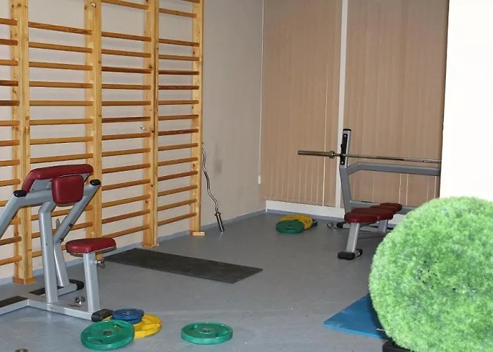 Apartment For 6 In Flora Main Building - Prime Location! *