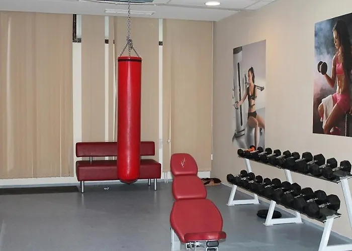 For 6 In Flora Main Building - Prime Location! Apartment