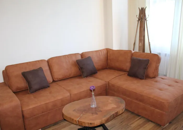 For 6 In Flora Main Building - Prime Location!