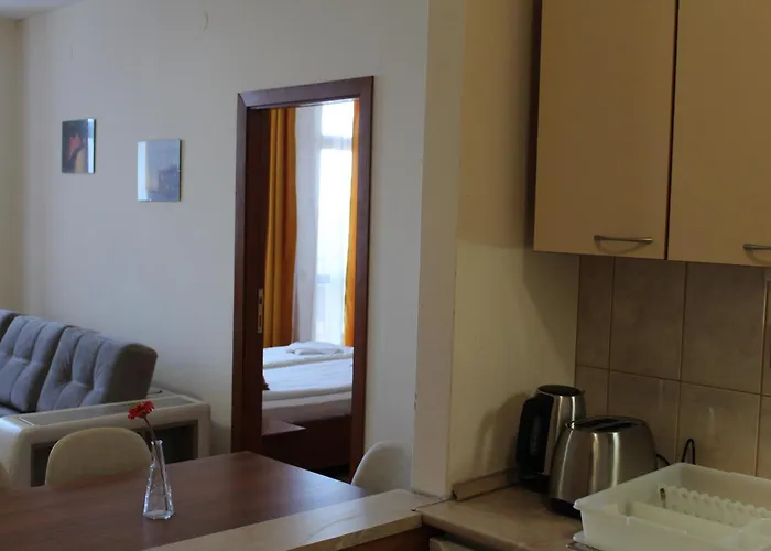 For 6 In Flora Main Building - Prime Location! Appartement *