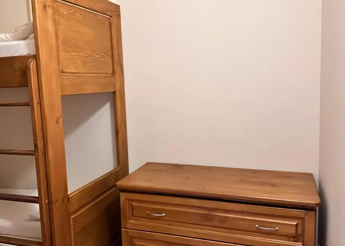 Apartment For 6 In Flora Main Building - Prime Location! *