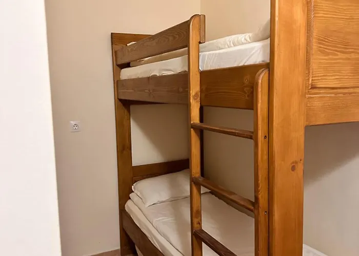 For 6 In Flora Main Building - Prime Location!