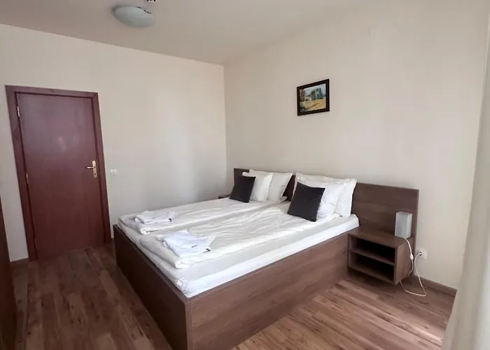 For 6 In Flora Main Building - Prime Location!