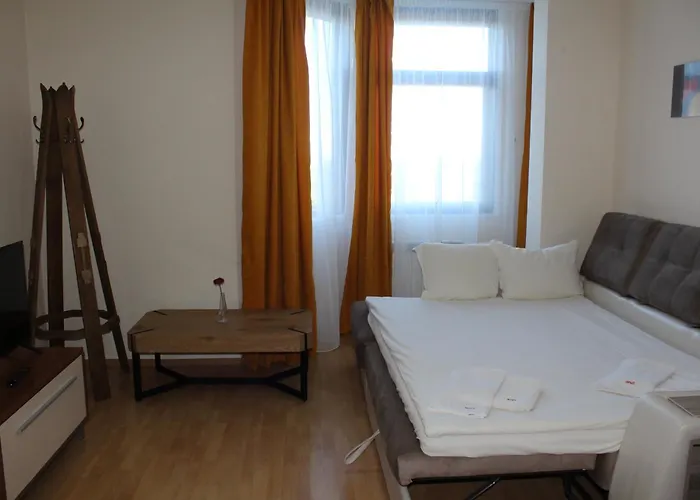 Apartment For 6 In Flora Main Building - Prime Location!