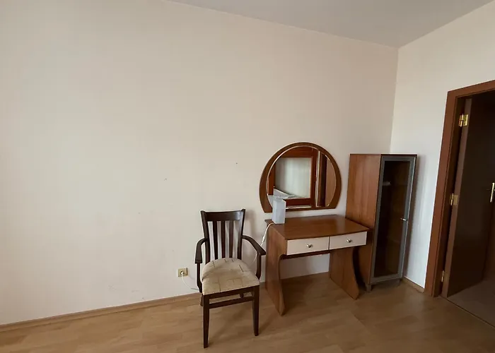 For 6 In Flora Main Building - Prime Location! Appartement *
